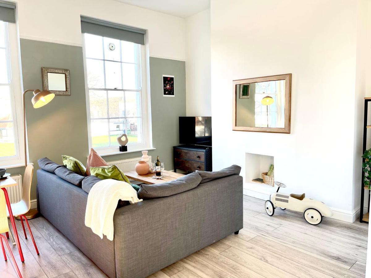 Am Living - Cheltenham Town Centre - St Georges Square ภายนอก รูปภาพ